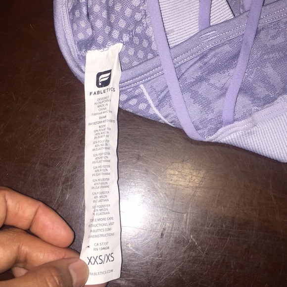 SOLD 🤑FABLETICS set Capri& sports bra (xs set) - Picture 15 of 16